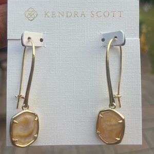 NWT- Kendra Scott Daphne Gold Wire Drop Earrings in Iridescent Abalone
